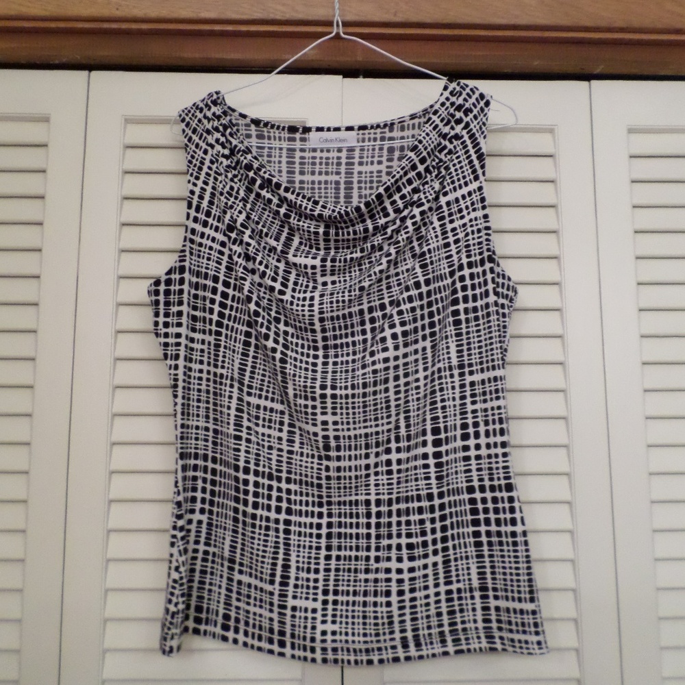 CALVIN KLEIN BLACK / WHITE PRINT DRAPED FRONT TOP